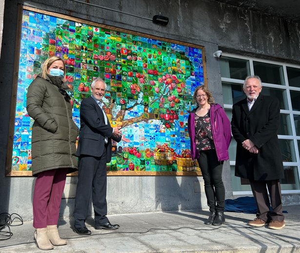 Photo above (left to right): Lindsay Hamilton (OPG), Mayor Adrian Foster, Councillor Janice Jones, and Councillor Ron Hooper unveil the mosaic mural.