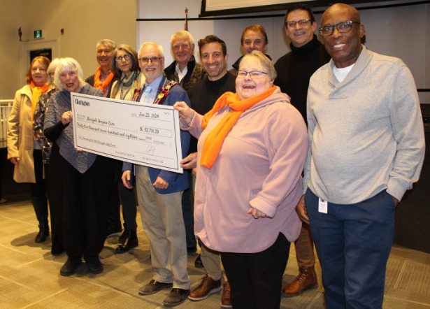 Council presents proceeds from the 2023 Mayor’s Golf Classic to Marigold Hospice Care