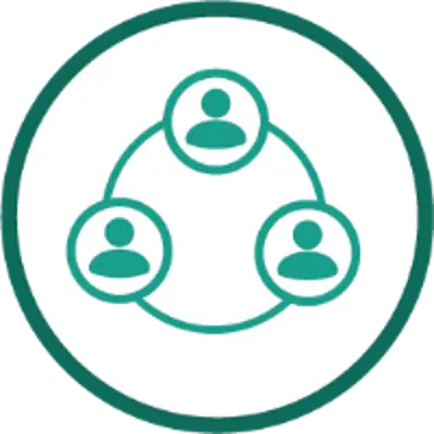 Icon showing accountability: three green human figures linked by a circular line, all enclosed within a green circle.