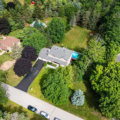 Aerial photo of a neighbourhood with large properties.